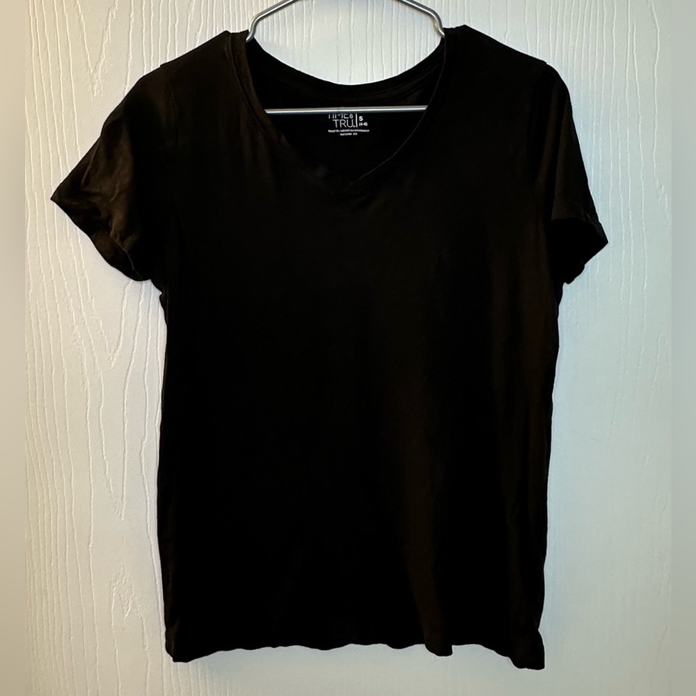 Time and Tru solid black short sleeve v neck t shirt women’s small